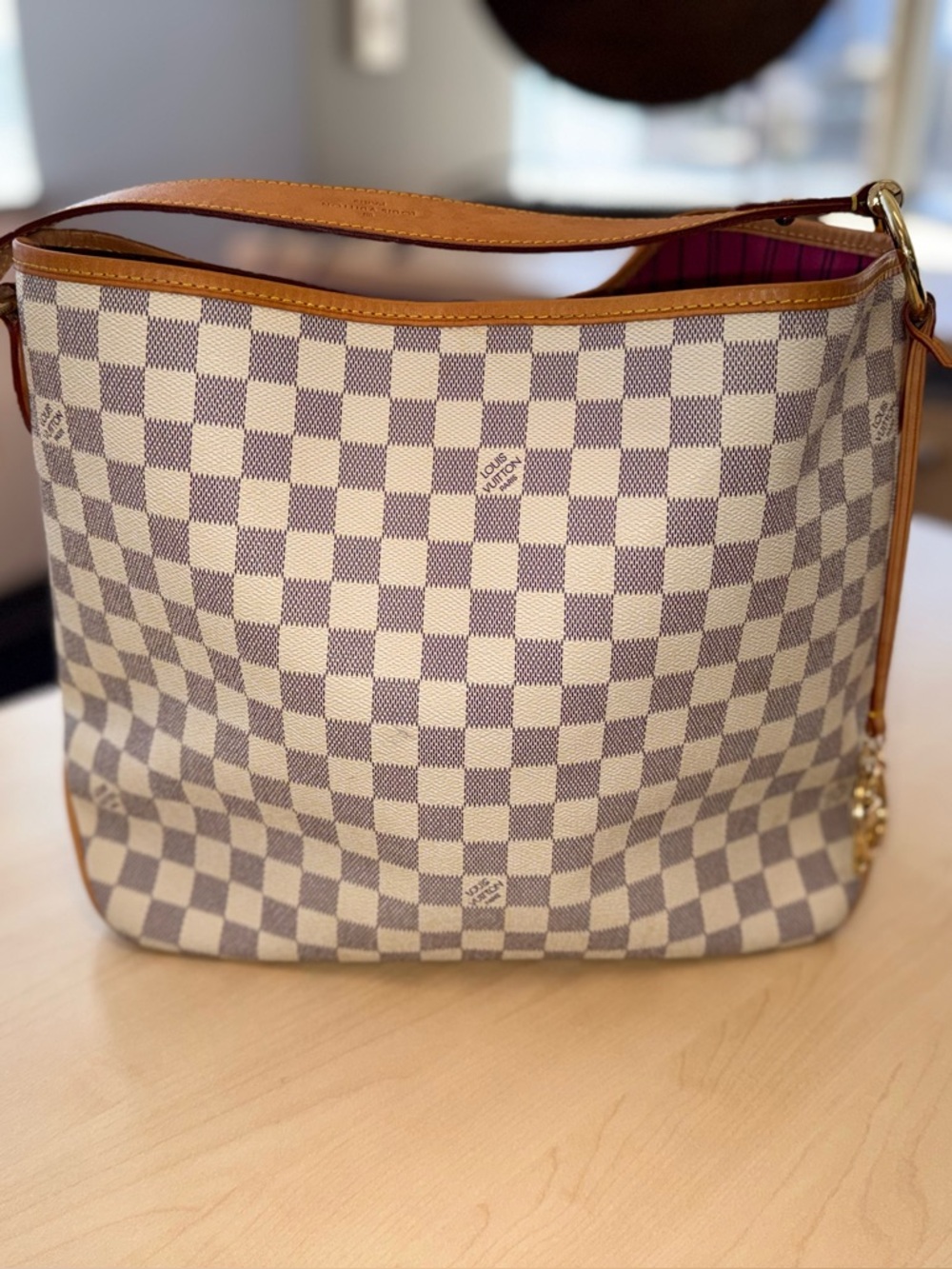 Designer Louis Vitton Checkered Shoulder Bag in Cream and Tan - Picture 3 of 8